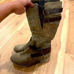 Size 9 brown with buckle boots